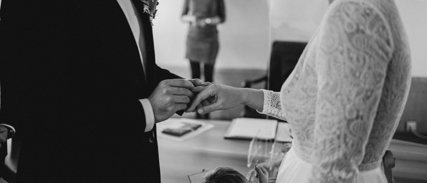 Standesbeamter werden Ausbildung zum Hochzeitsredner Trauredner Weiterbildung Standesbeamtin Freie Trauung