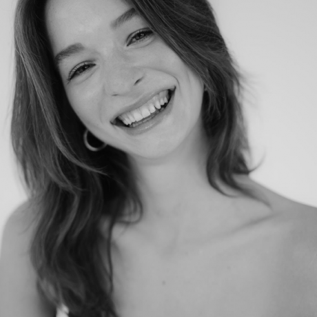 Freie Rednerin München Fabienne Fabi im Team von martinredet Trauung Bayern Traurednerin modern