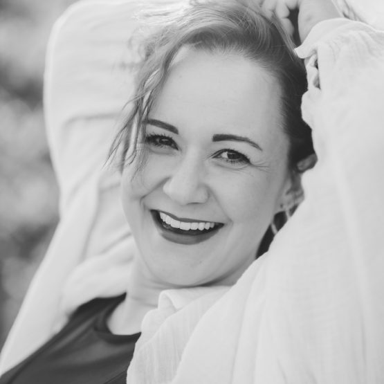 Hochzeitsrednerin Regensburg Mira im Team von Trauredner martinredet Freie Trauung Bayern deutsch französisch spanisch portugiesisch