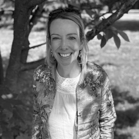 Hochzeitsrednerin Düsseldorf Corinna im Team von martinredet Freie Trauung NRW Rednerin Niederrhein