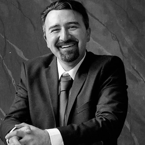 Trauredner Berlin Milos deutsch serbische Hochzeit Trauung Freie Hochzeitsrdnerin Traurednerin